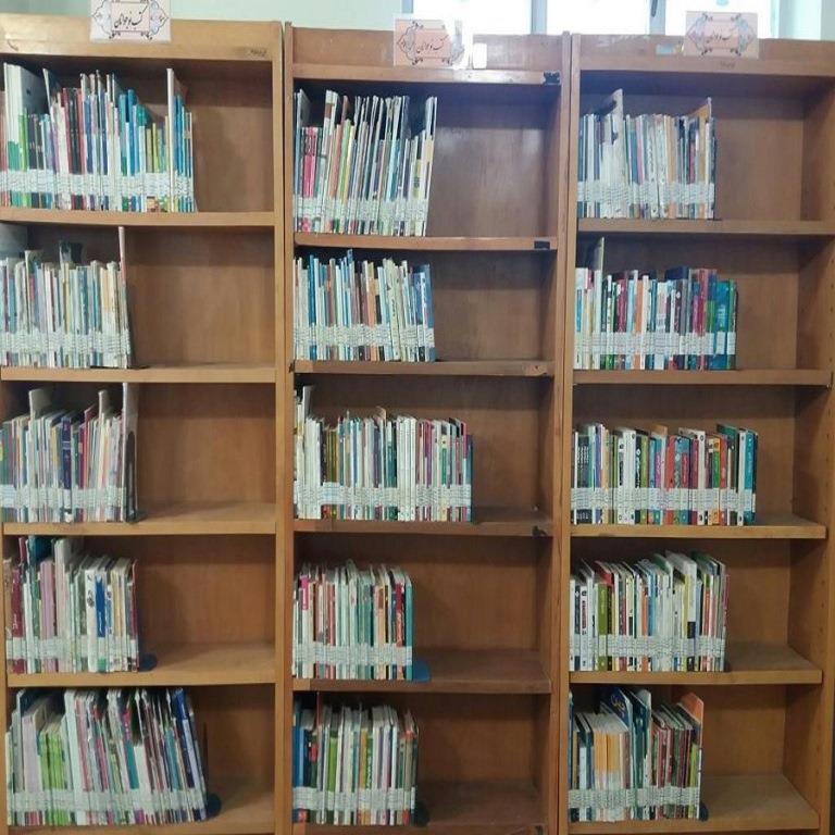 کتب بخش نوجوان کتابخانه
