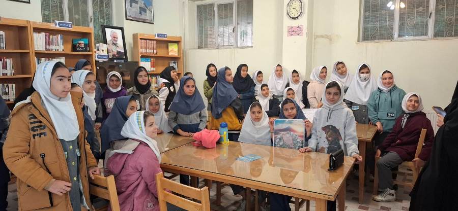 بازدید دانش اموزان آموزشگاه بیت المقدس از کتابخانه